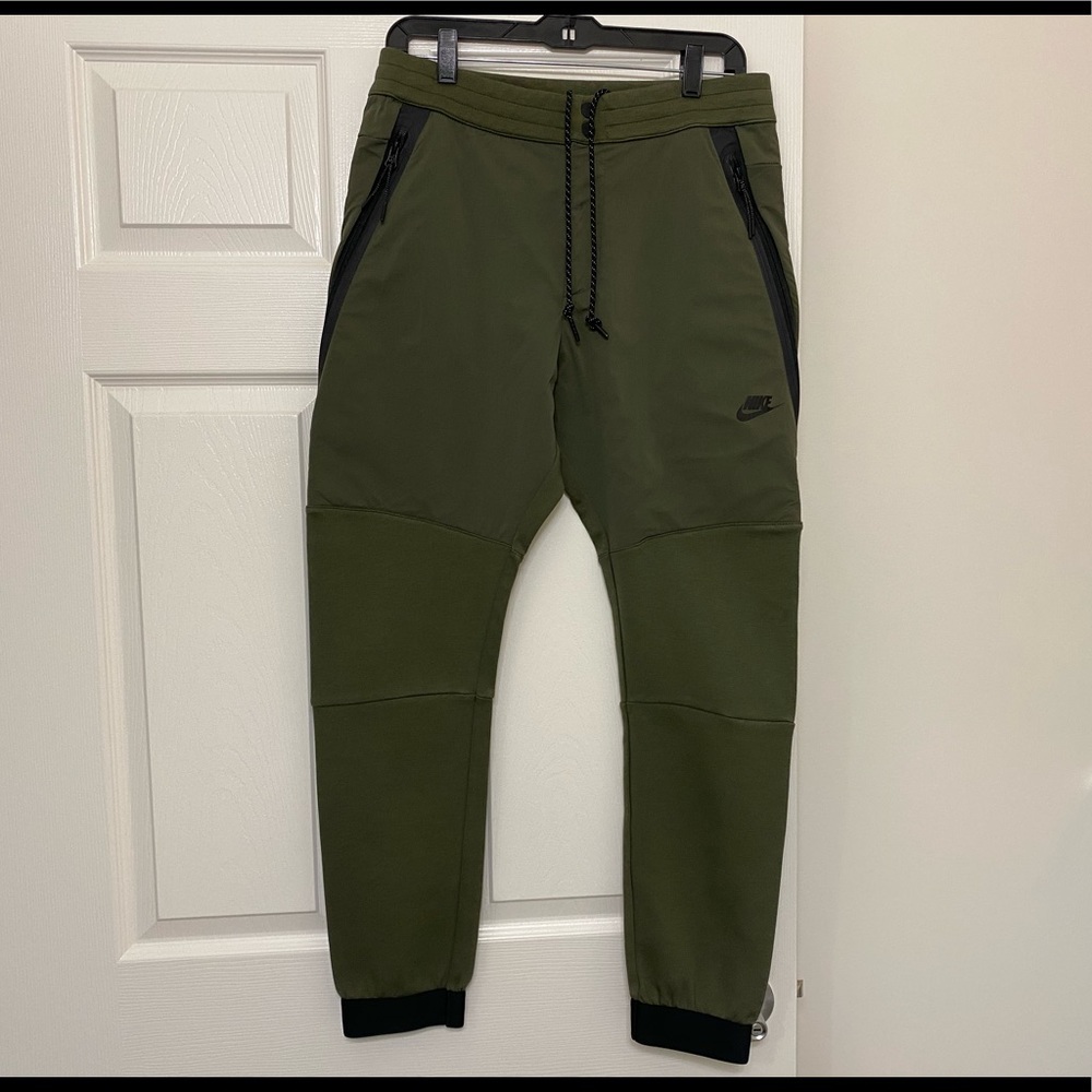 Nike heavy duty joggers green medium